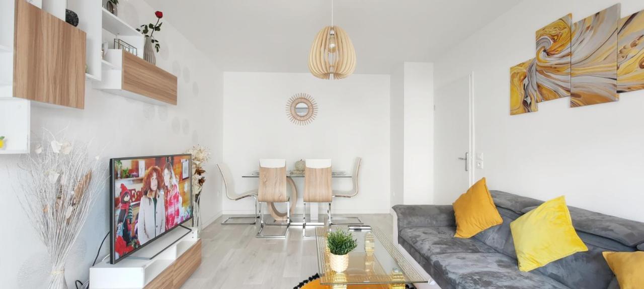 Chic Apart With Parking Near Paris Appartamento Épinay-sur-Seine Esterno foto